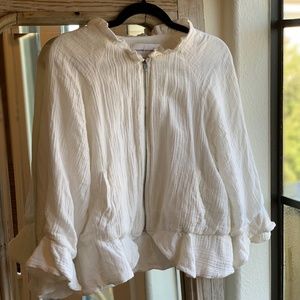 ⭐️SALE!!! Cupcakes and Cashmere White Flowy Jacket⭐️